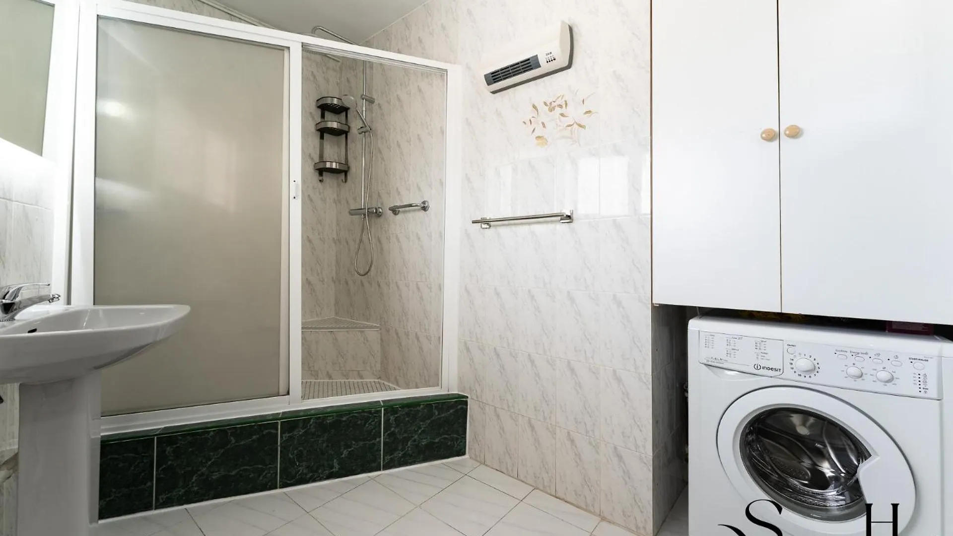 Great Location, Sea View, 2 Bedroom, Steps From The Beach Benalmadena Apartment